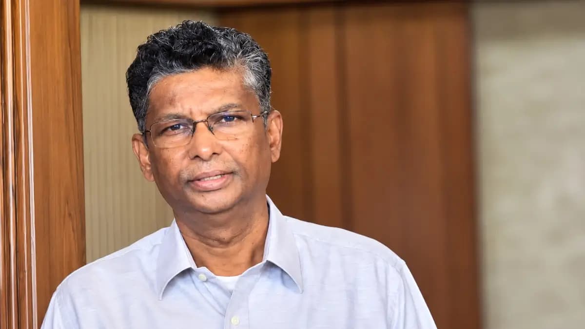 Satish Jarkiholi ED Searches Widen as DK Shivakumar Targets Centre.